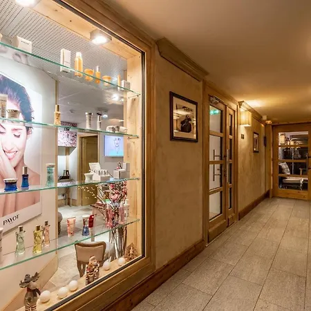 L'hélios Hotel 5*